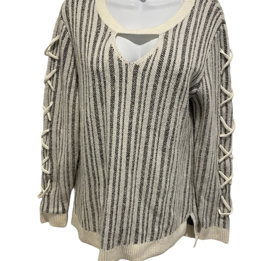 ROCK & REPUBLIC Women’s Striped Long Sleeve Sweater Size Medium - Picture 7 of 15